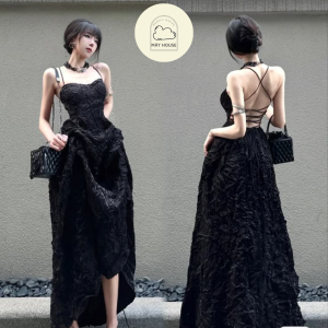 Đầm đen dáng xòe - 5 phong cách đầm đen quyến rũ
