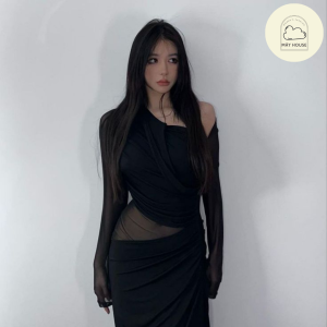 Đầm đen lệch vai - 5 phong cách đầm đen quyến rũ